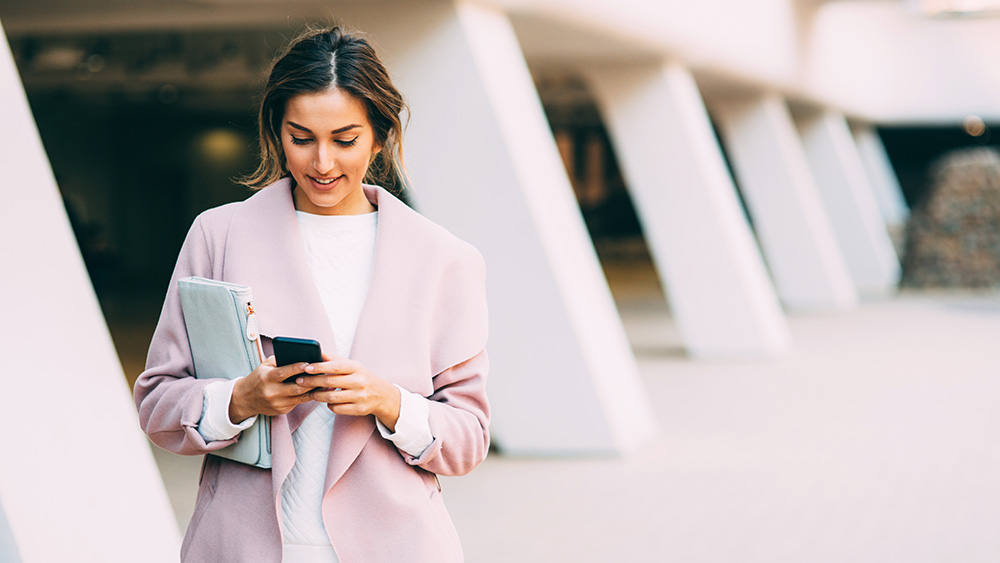 Customer receiving important data on phone