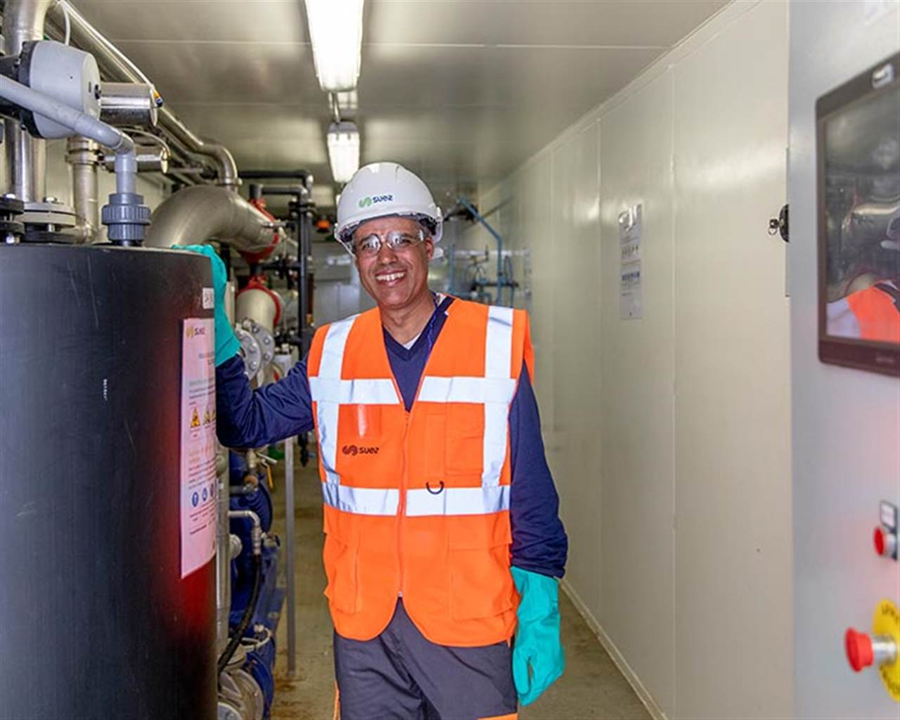 Meknes SUEZ waste services employee