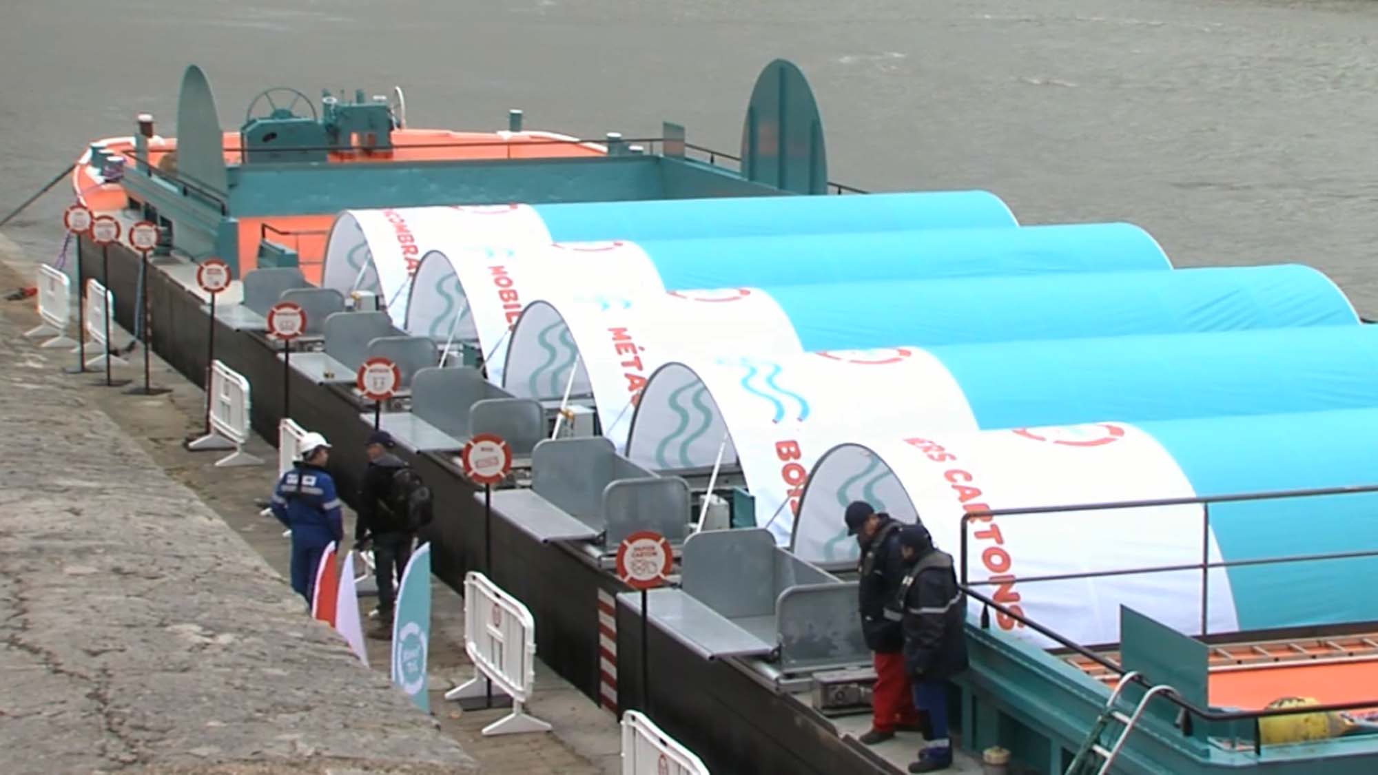 Décheterie fluviale à Lyon, France