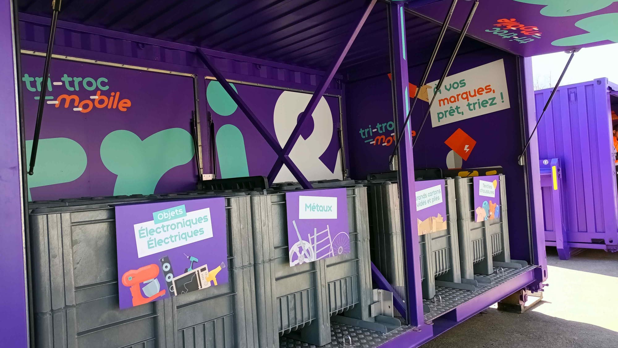 La tri-troc mobile SUEZ à Rennes, France