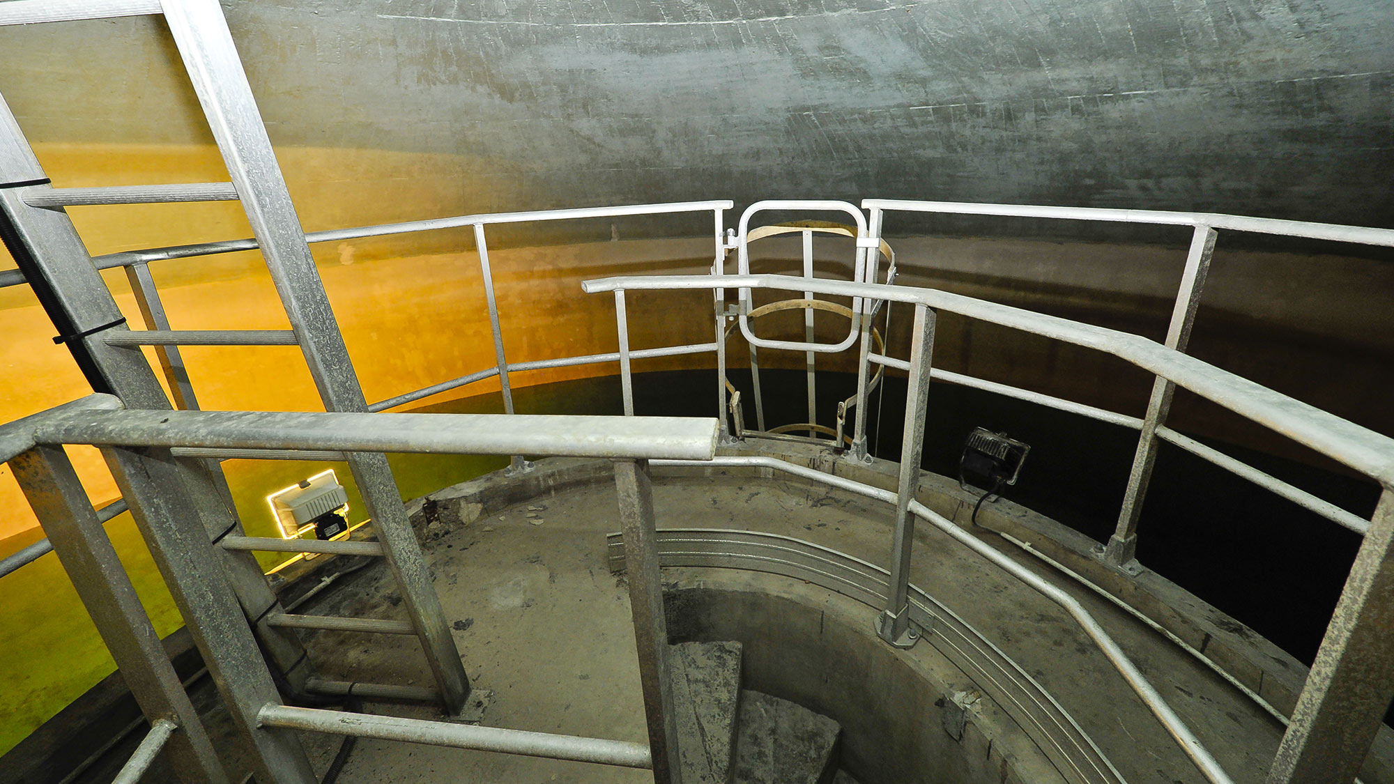 Drinking water tank for water distribution