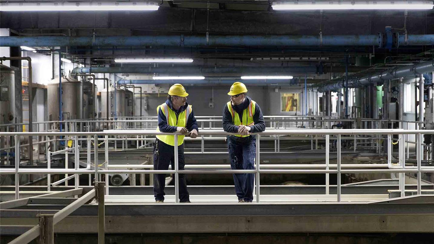 SUEZ working employees