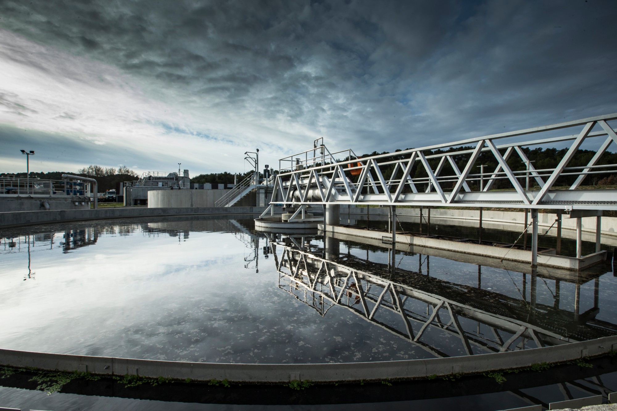 potabilizzazione, trattamento delle acque reflue, gestione rifiuti, emissioni