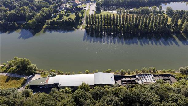 Vue aérienne de l'usine de traitement des eaux usées de Fontainebleau-Avon (Seine-et-Marne - France)