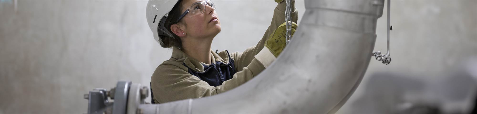Collaboratrice-Usine-traitement-eaux-usees-Bouillides-Sophia-Antipolis