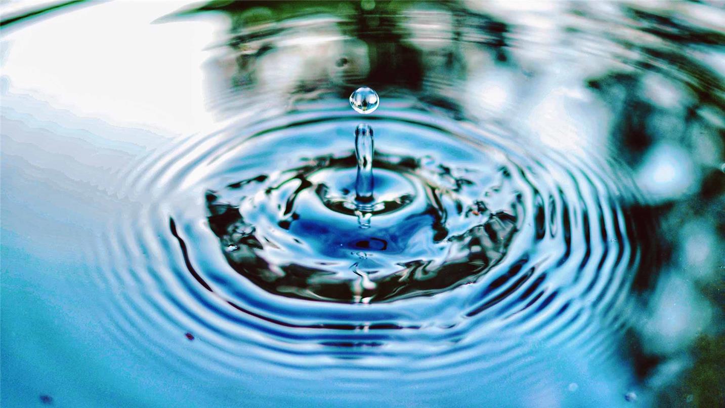 Goutte-eau-etang-Unsplash Water drop © Unsplash