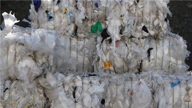 Balles de dechets plastiques