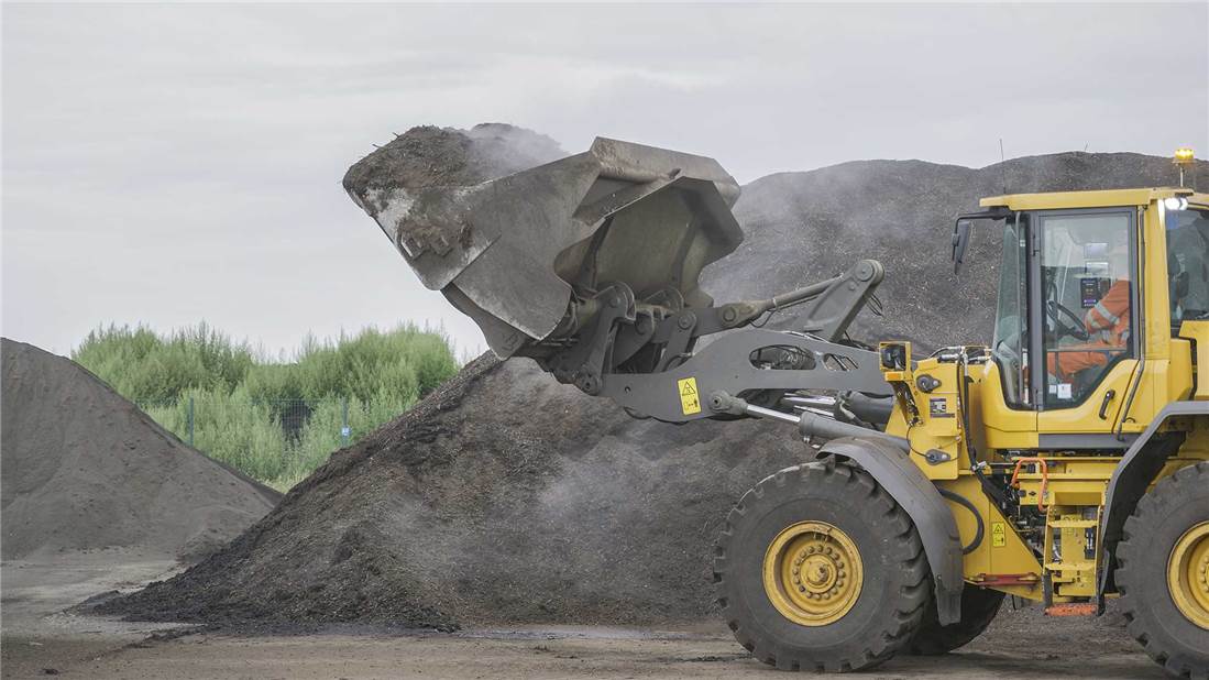 Compost : un fertilisant local et durable - SUEZ