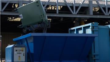 Sur des zones de regroupement (parcs à déchets internes)