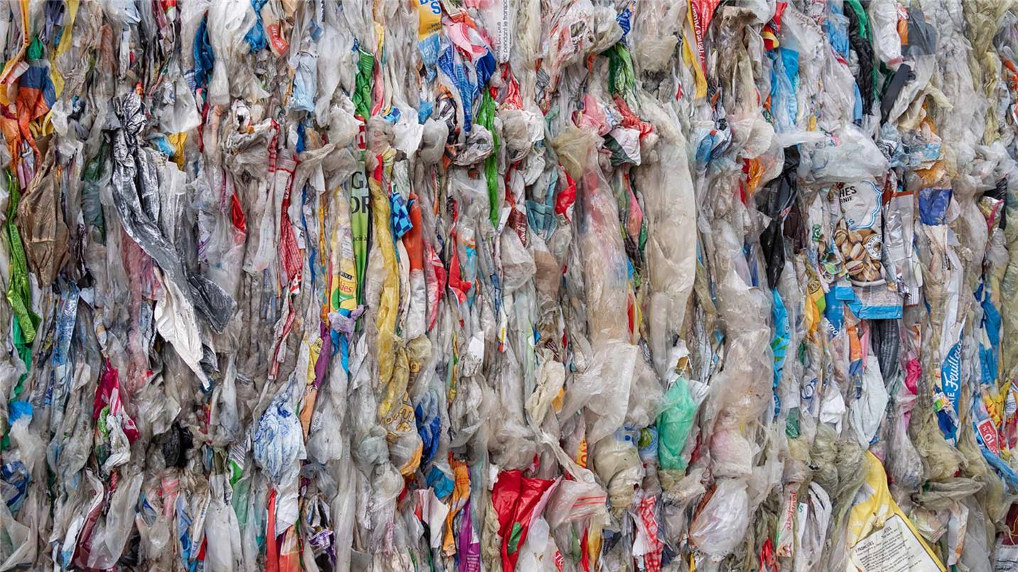 Zoom-balle-dechets-plastiques