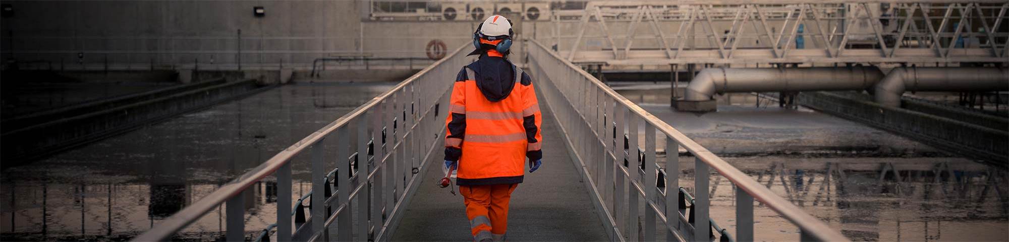 Collaborateur-passerelle-station-epuration-Feyssine