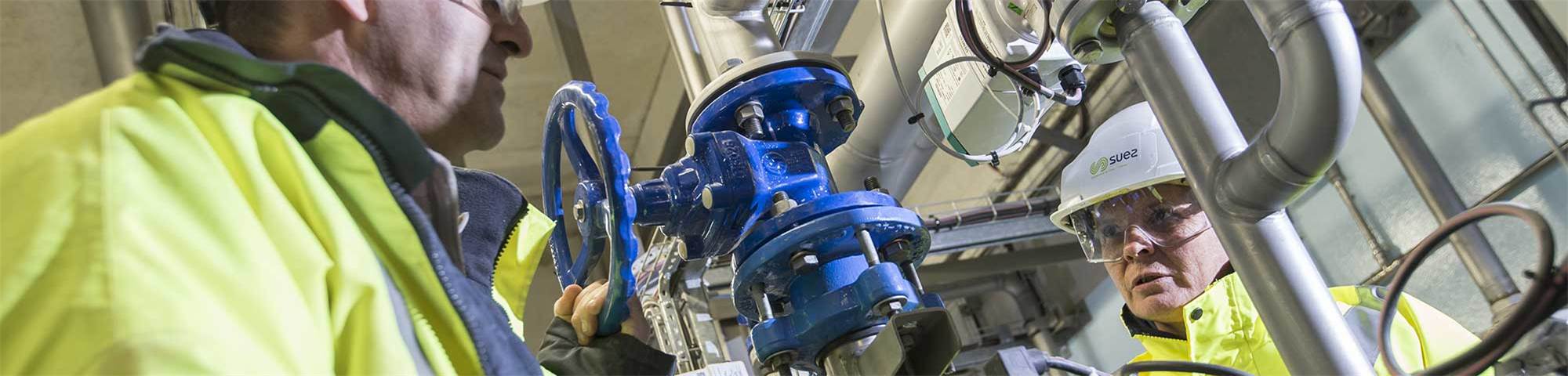 Collaborateurs-usine-eau-potable-Louveciennes-France