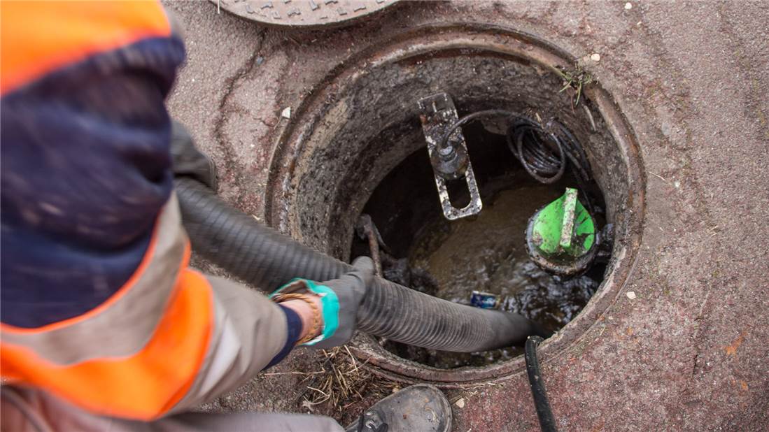 HandsonjobsmulticanaladvisorstrainingDouaiFrance168742 Sewer pipeline cleaning, © SUEZ Eau France / Pierre-Louis Hostein