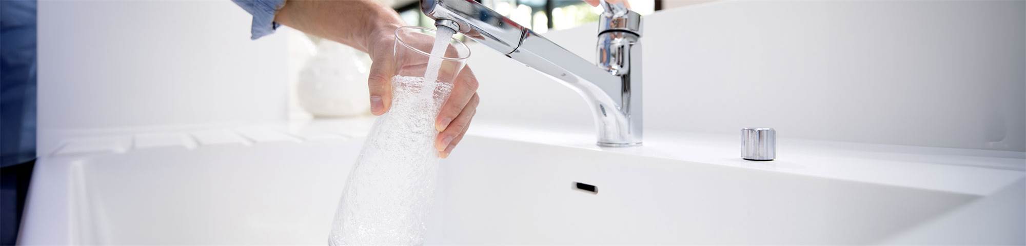 Person-filling-carafe-water