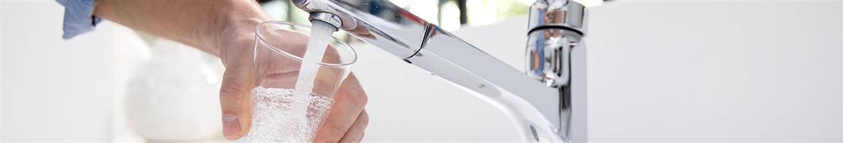 Person-filling-carafe-water