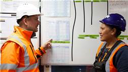 Collaborateurs échange centre tri